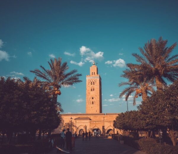 l'installation d'enseignes dans les zones historiques de Marrakech