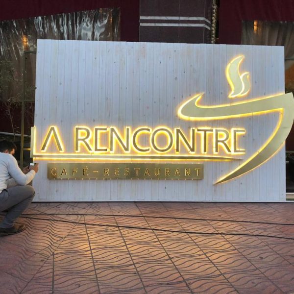 L'évolution des enseignes au Maroc Enseigne lumineuse